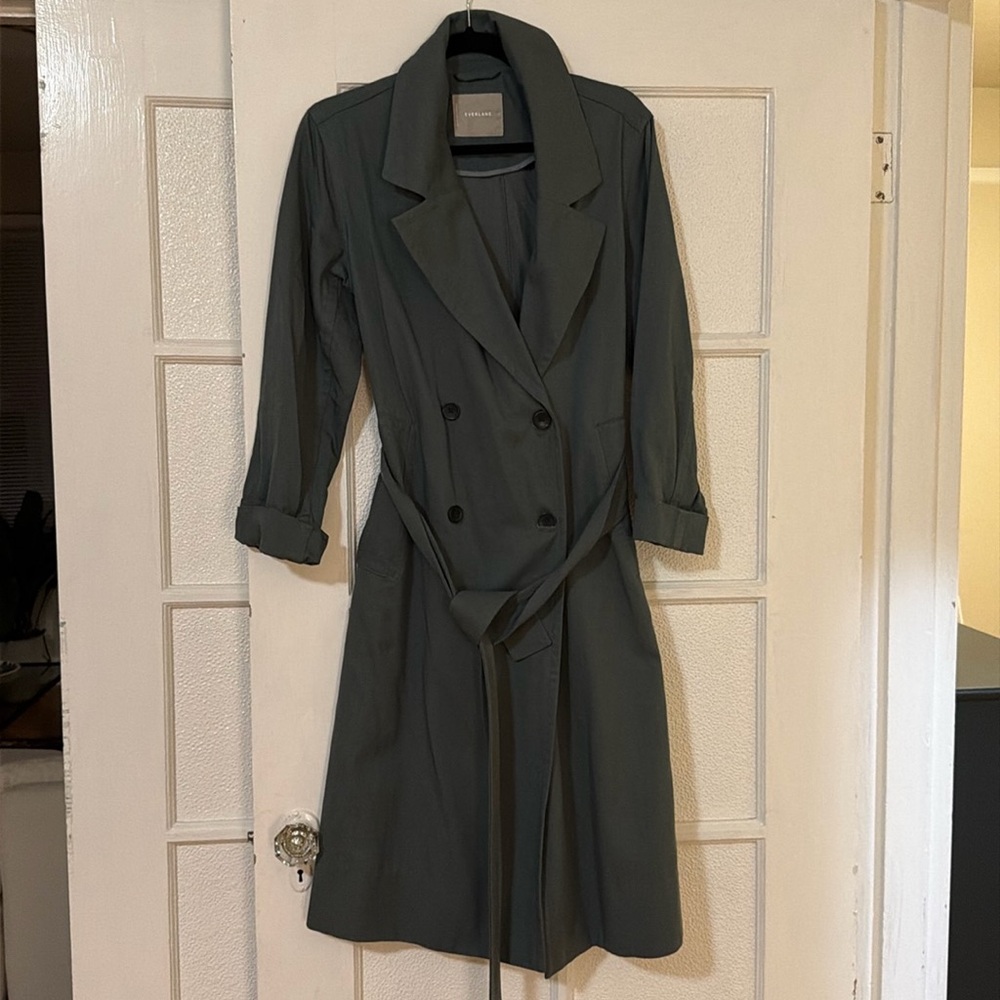 Everlane sage green trench coat - worn twice - size S